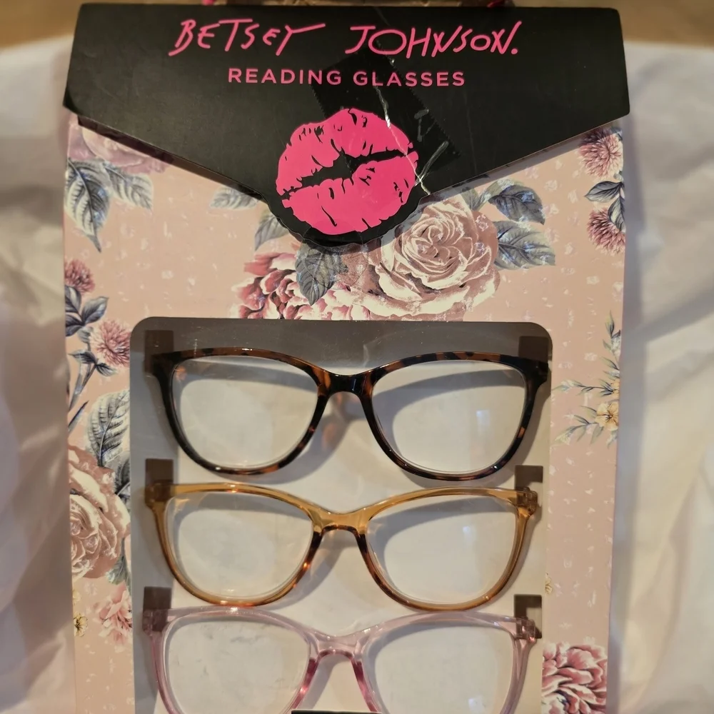 Betsey Johnson Reading Glasses Set
